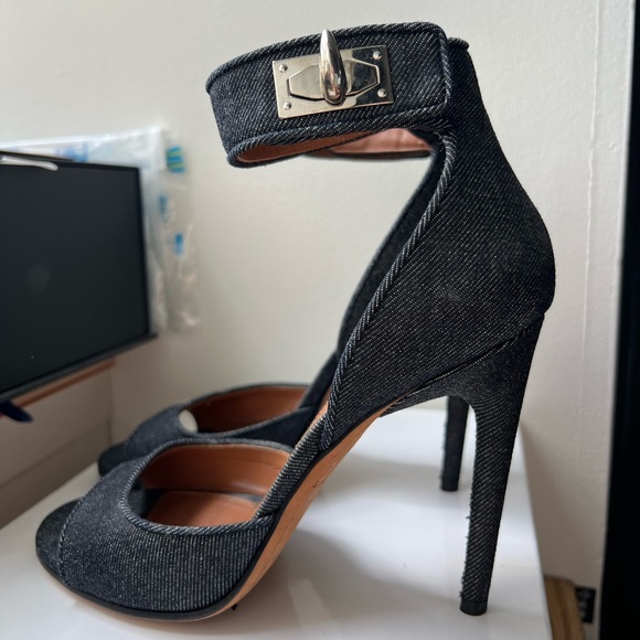 Givenchy Shark Lock Dark Blue Denim Open Toe Ankle Strap Sandals Pumps size 38.5 - Picture 5 of 12